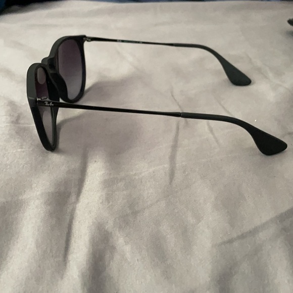 Ray Ban Sunglasses - Picture 3 of 4